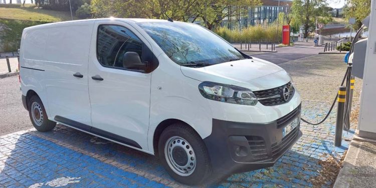 Opel Vívaro-e pioneiro nos comerciais elétricos