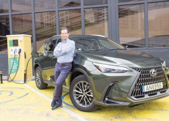 Lexus NX 450h+ requinte na transição energética