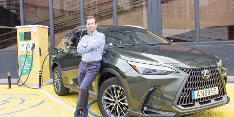 Lexus NX 450h+ requinte na transição energética