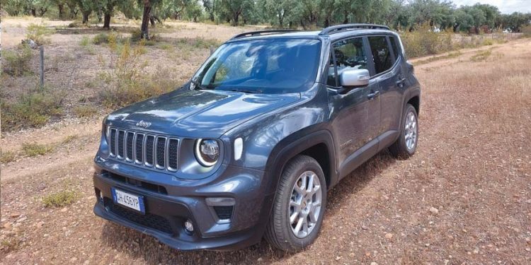 Jeep eletrifica a gama e ganha terreno