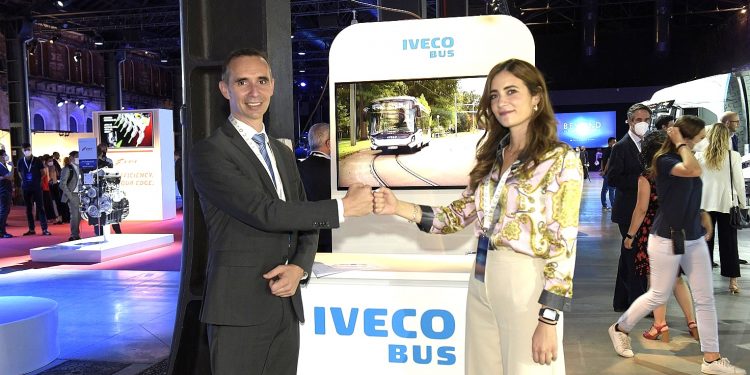 IVECO BUS e VIA unidas no transporte on-demand