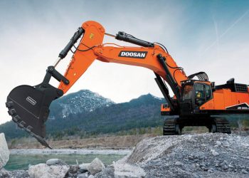 Doosan com a maior escavadora de rastos