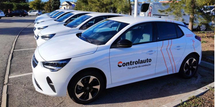 Controlauto renova frota com carros elétricos