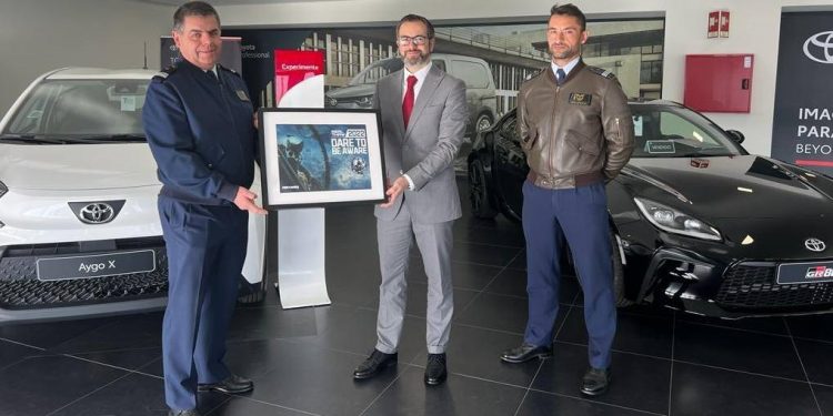 Força Aérea reconhece parceria com a Toyota
