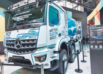 Mercedes-Benz eletrifica betoneiras 