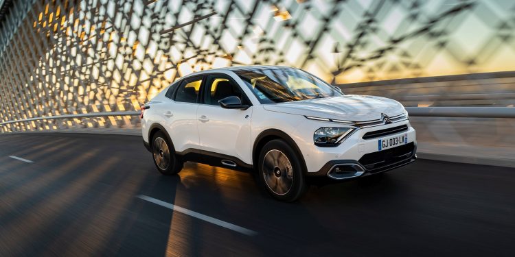CITROËN Ë-C4 X: O REQUINTE DE UMA BERLINA DE 4 PORTAS