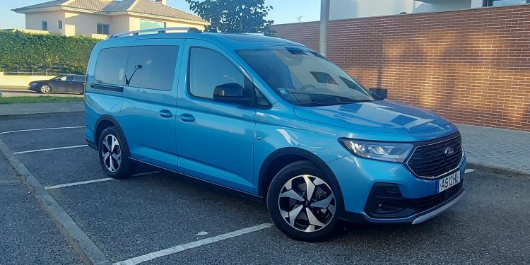 Ford Tourneo Connect – poupado e pronto a usar