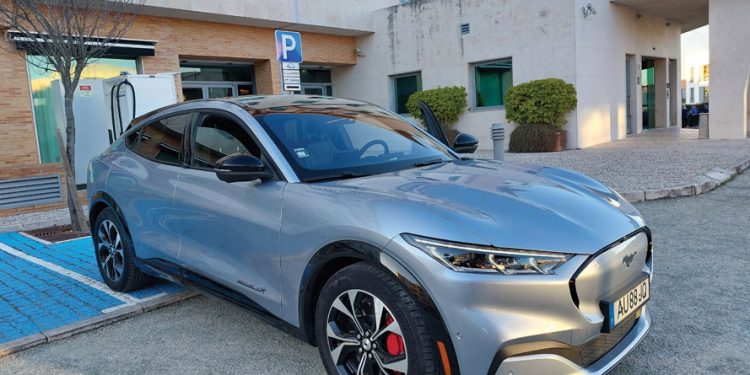 Ford Mustang Mach-E SUV elétrico e puro-sangue&nbsp;