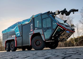 Motor híbrido Scania em carro de bombeiros do aeroporto