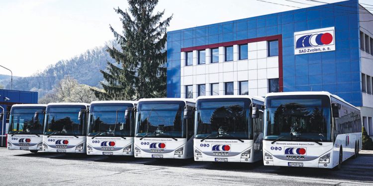 Iveco Bus com 100 novas entregas do Crossway
