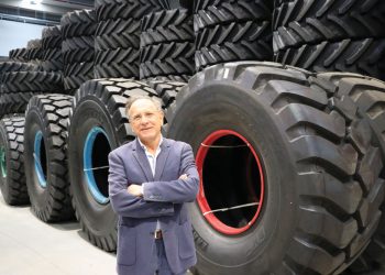 O camião, na base e no ADN da S. José Logística de Pneus