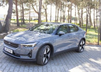 Polestar 2 reforça garra e segurança da escola sueca