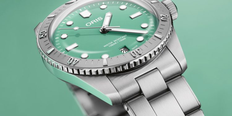 Oris com novo Aquis Small Second Date
