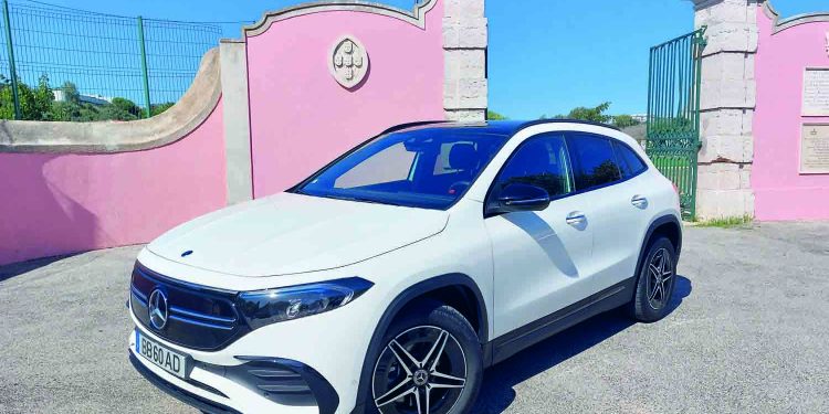 Mercedes-Benz EQA 250+ com espaço para crescer