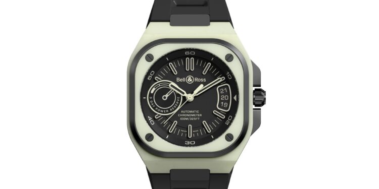 Bell & Ross renova a fotoluminescência