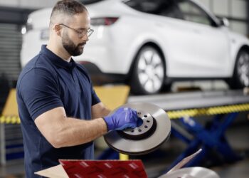 TRW ajuda as oficinas nas reparações de veículos elétricos
