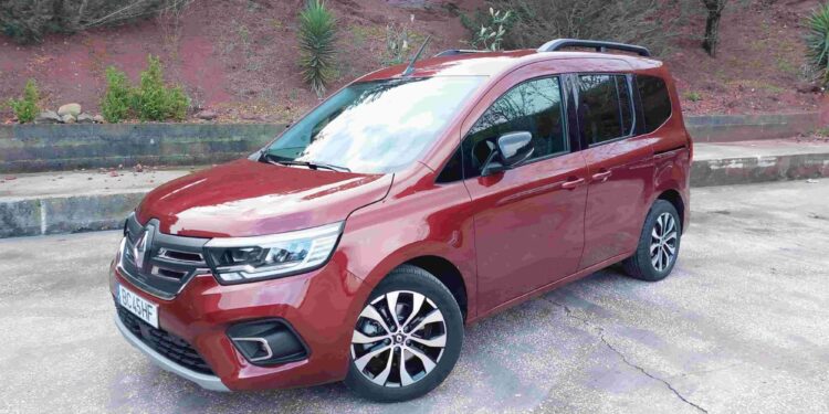 Kangoo E-TECH – desfrutar da tecnologia com moderação