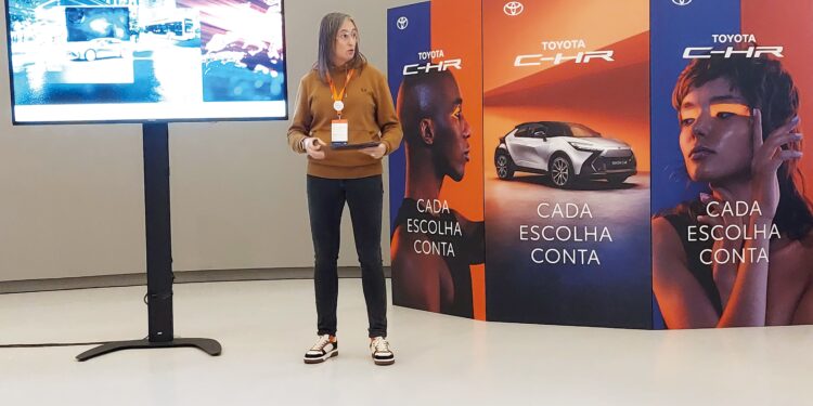 Toyota renova o C-HR com mais estilo e menos consumo