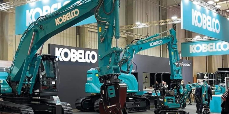 Kobelco com modelos SK26SR-7 e SK28SR-7 na SMOPYC