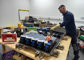 LHS Auto – trabalhar em segurança com veículos elétricos