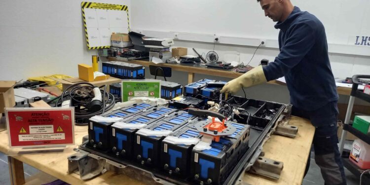 LHS Auto – trabalhar em segurança com veículos elétricos