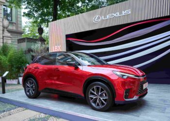 Lexus LBX chega ao mercado nacional