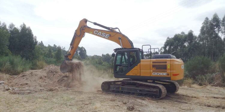 CASE com estreia nacional da escavadora CX210E-S