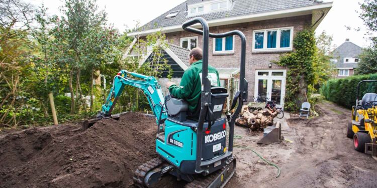 Kobelco com gama específica para jardinagem e paisagismo