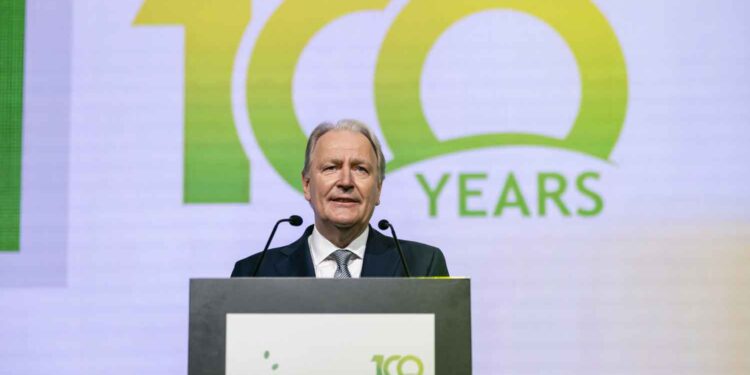 Koelnmesse centenário com novo centro de congressos