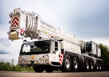 Liebherr com a maior grua móvel