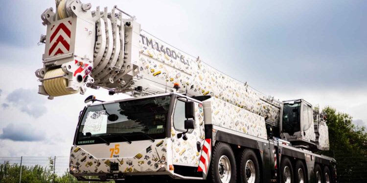 Liebherr com a maior grua móvel