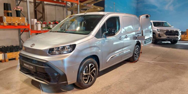 Toyota amplia sua gama de comerciais ligeiros
