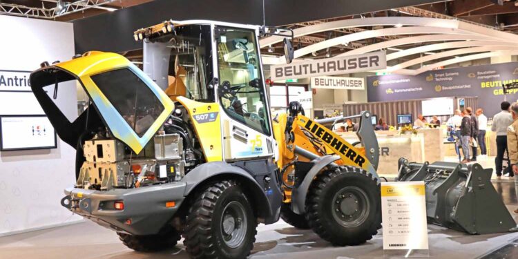Liebherr investe na eletrificação das pás-carregadoras