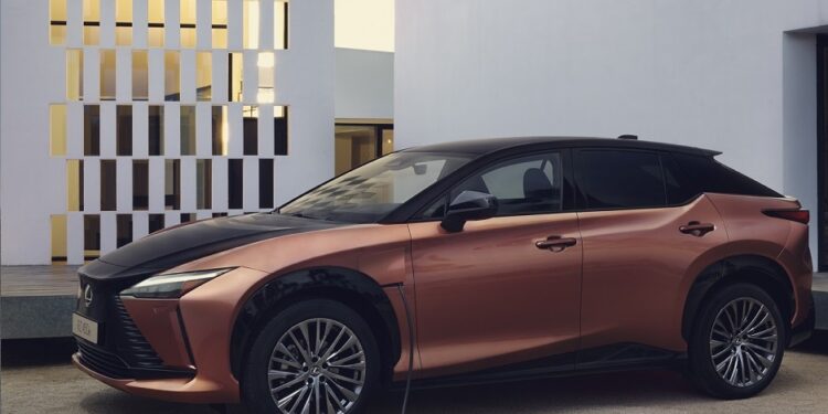 NX 450h+ impulsiona a Lexus em Portugal