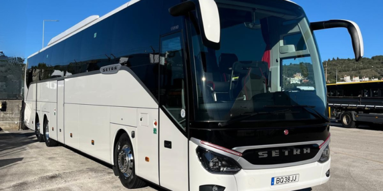 Ovnitur amplia frota com Setra ComfortClass S 519 HD