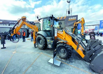 CASE – retroescavadora 580SV lidera as novidades