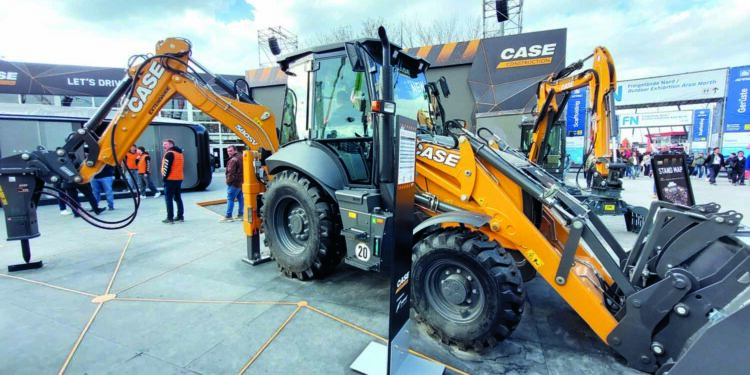 CASE – retroescavadora 580SV lidera as novidades