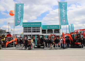 Kubota entra no segmento das 11 toneladas com a Liebherr