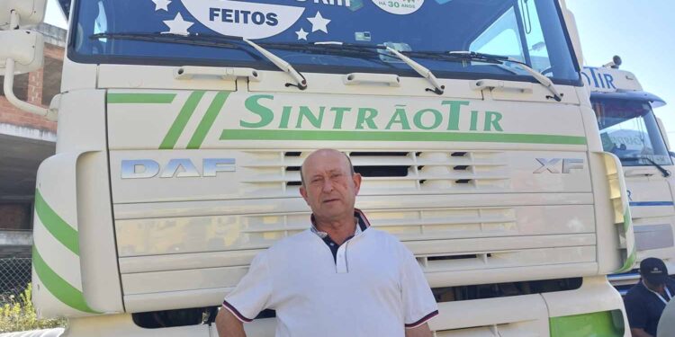 Sintrão TIR com recorde de quilometragem num camião DAF