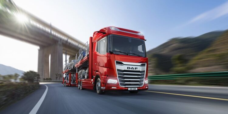 DAF apresenta chassis para transporte de automóveis