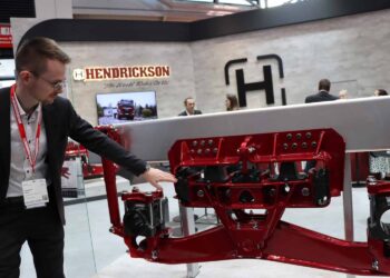 Hendrickson aprimora suspensão com elastómero