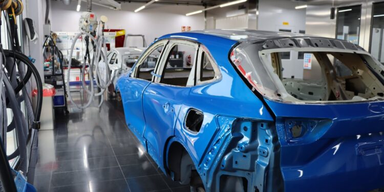 BASF reúne distribuidores ibéricos da Glasurit e R-M