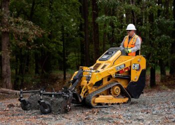 Caterpillar com nova pá-carregadora compacta