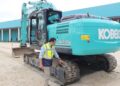 KOBELCO SK210 – teste completo da escavadora de rastos