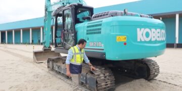 KOBELCO SK210 – teste completo da escavadora de rastos