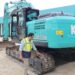 KOBELCO SK210 – teste completo da escavadora de rastos
