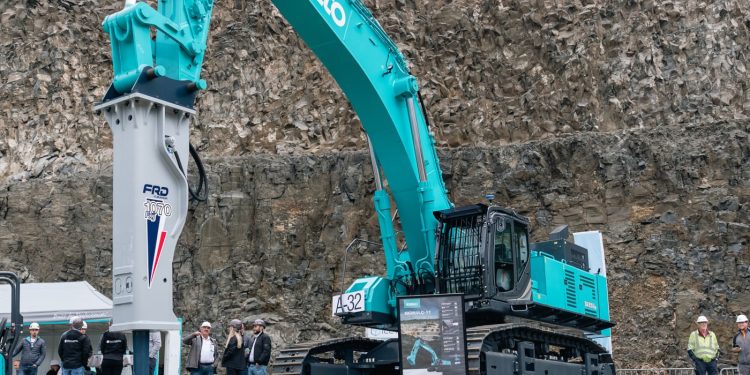 Kobelco destaca capacidade de escavação na Steinexpo 2026